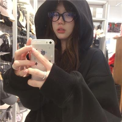 玛丽莲有深黑之眸